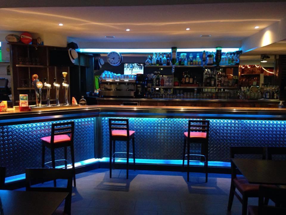 Готель La Hourquie Cafe Morlaas Екстер'єр фото