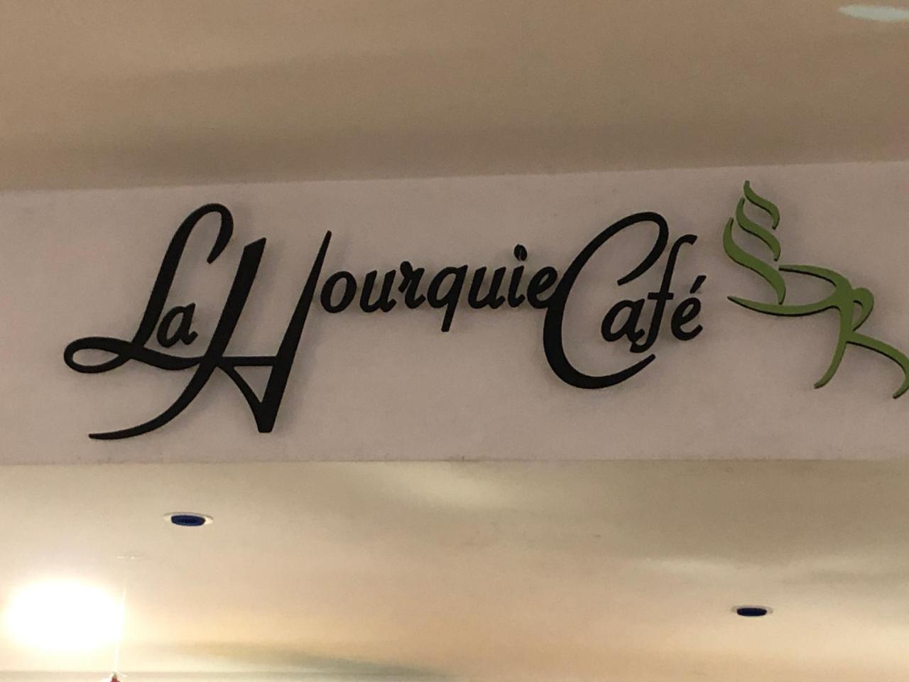 Готель La Hourquie Cafe Morlaas Екстер'єр фото